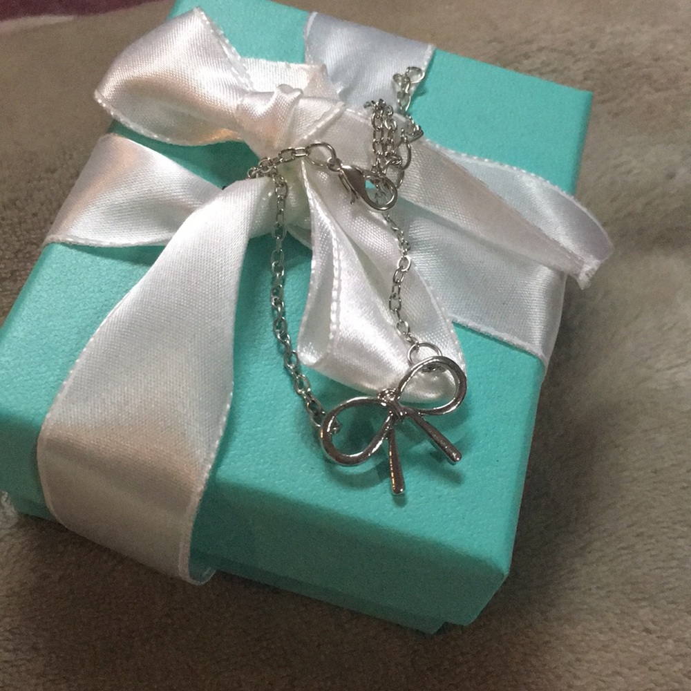 Adorable bow tie bracelet 🎀